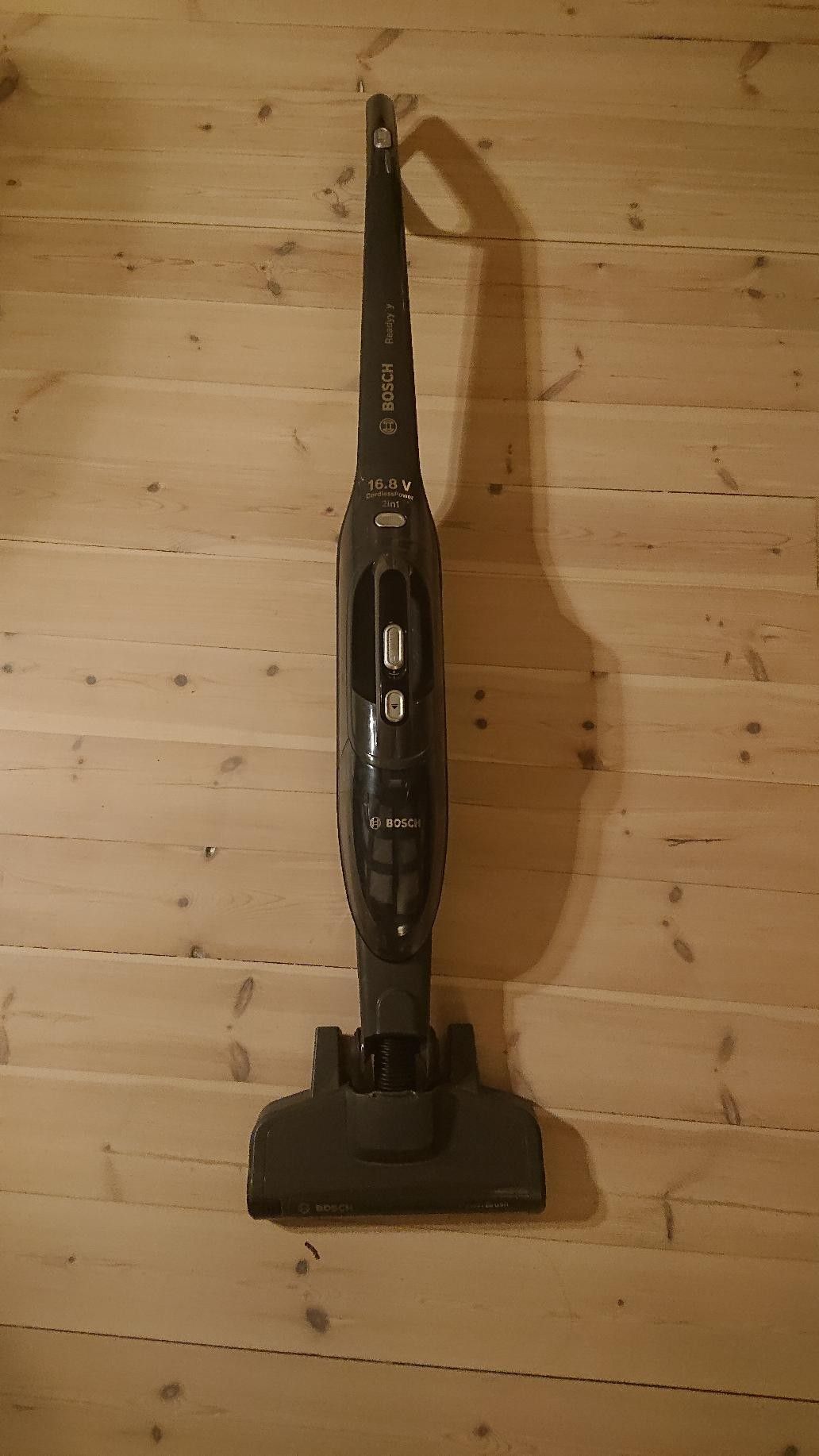 Bosch Readyy'y 16,8 volts trådløs støvsuger 2 in 1 | FINN.no 2,1 Bosch Støvsuger med to håndstøvsuger. | FINN.no