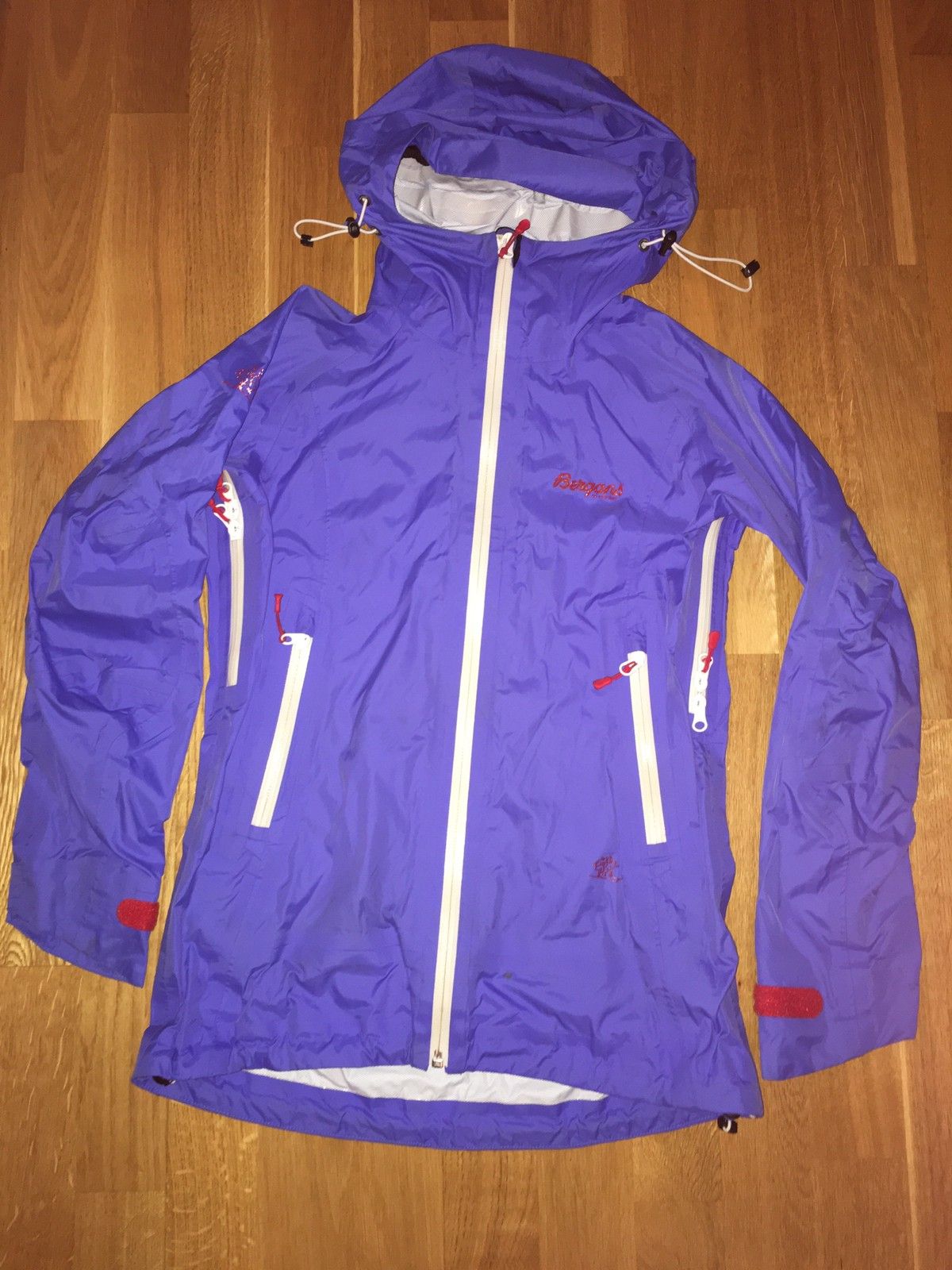 Bergans regnjakke str152 | FINN.no Bergans regnjakke Skogshorn | FINN.no