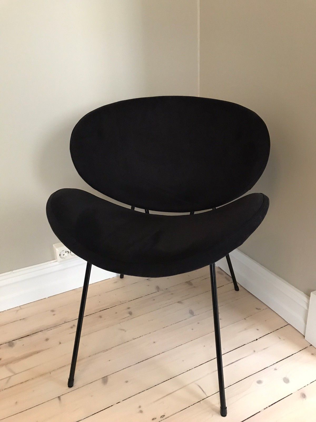 Loungestol konrad velur sort kremmerhuset | FINN.no Konrad loungestol mørk blå velur | FINN.no