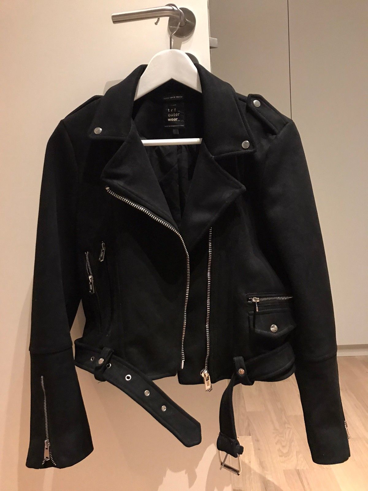 Zara semsket skinn jakke | FINN.no Zara semsket skinn jakke | FINN.no
