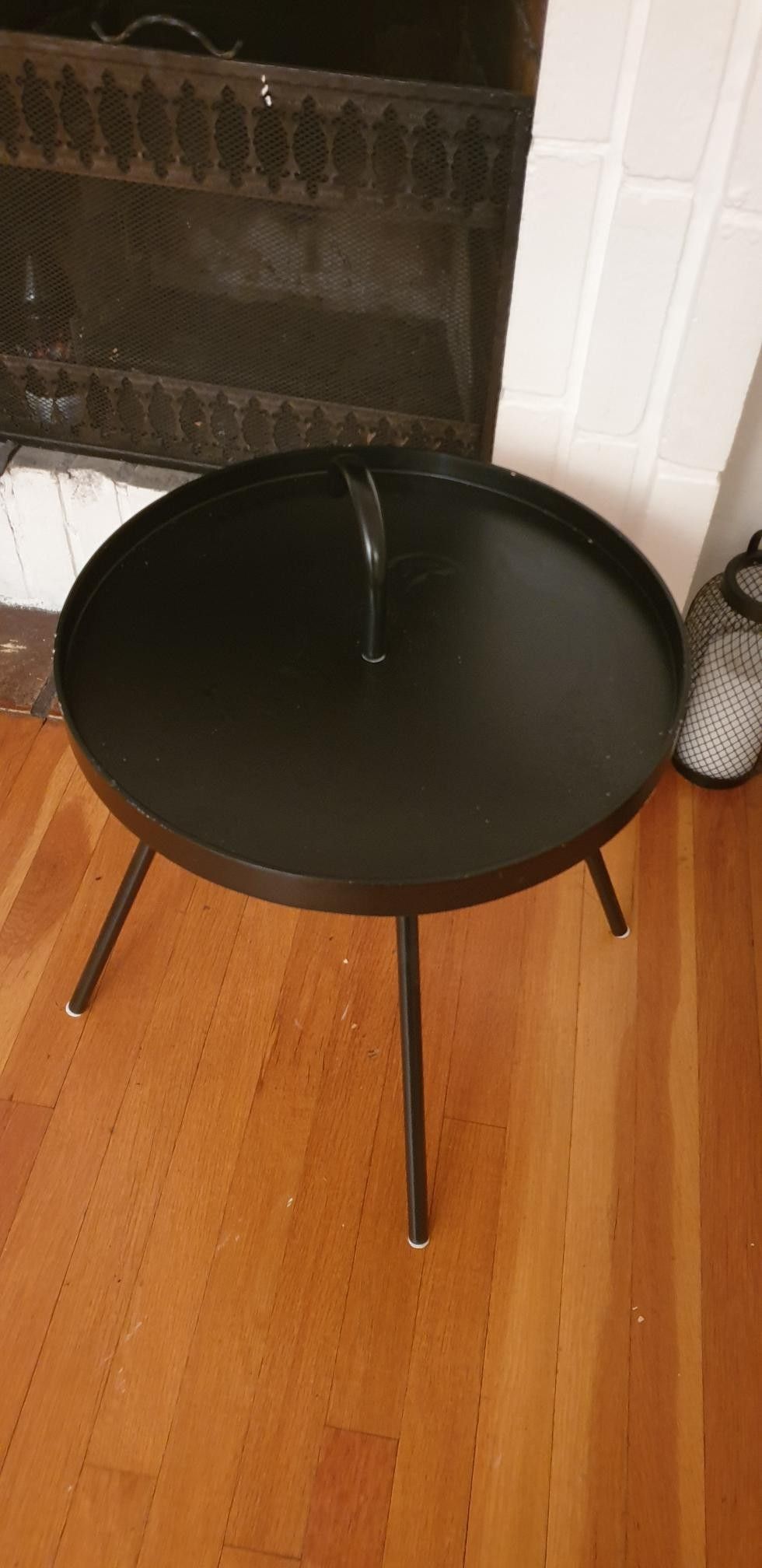 Rundt svart sidebord | FINN.no Små runde bord Ø60 | FINN.no