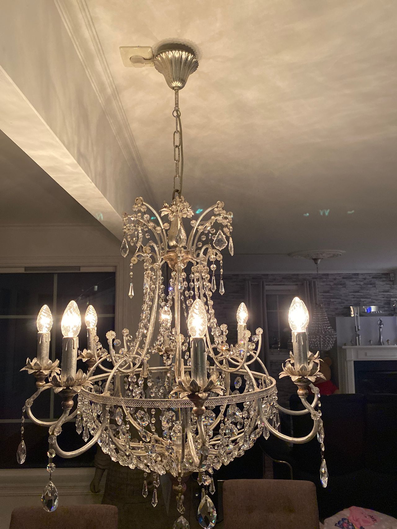 lysekrone Swarovski krystall. Hel og fin | FINN.no Krystallkronelysekroneprismekrone 12 pluss 6 lamper | FINN.no