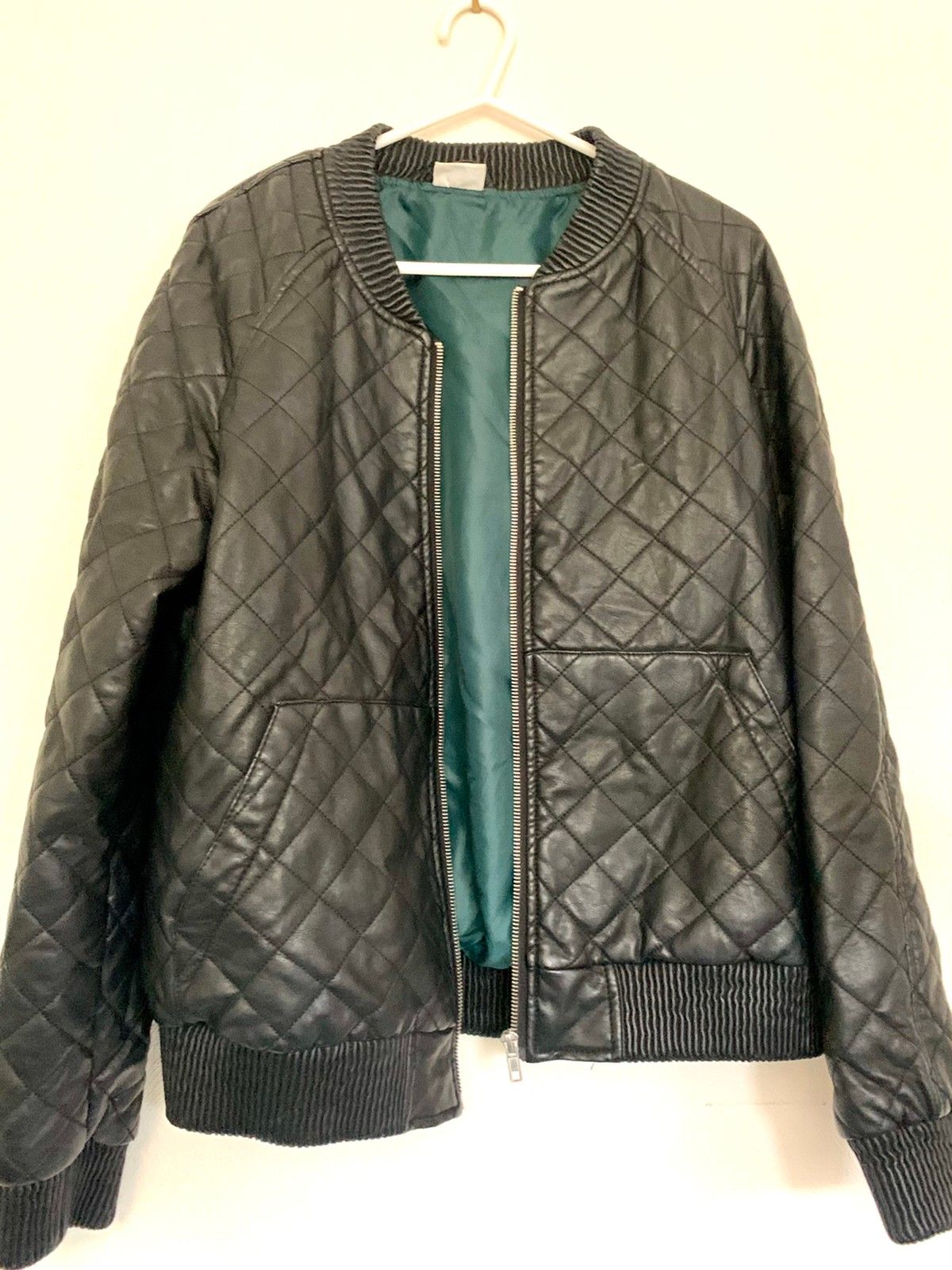 Cubus Bomber | FINN.no Cubus Bomber | FINN.no