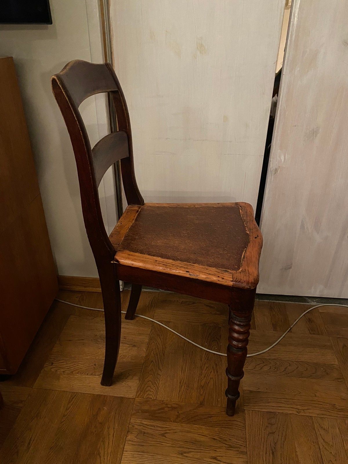 To gamle spisestuestoler | FINN.no Gamle spisestoler | FINN.no