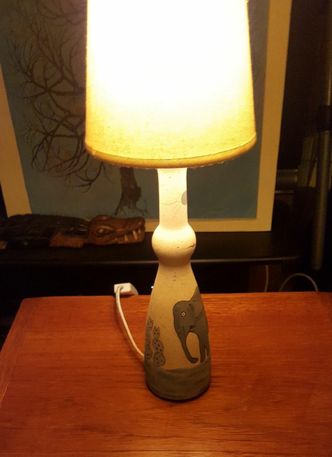 K FAB SCANDINAVIA Elegant Bordlampe med Elefant Motif | FINN.no K FAB SCANDINAVIA Elegant Bordlampe med Elefant Motif | FINN.no