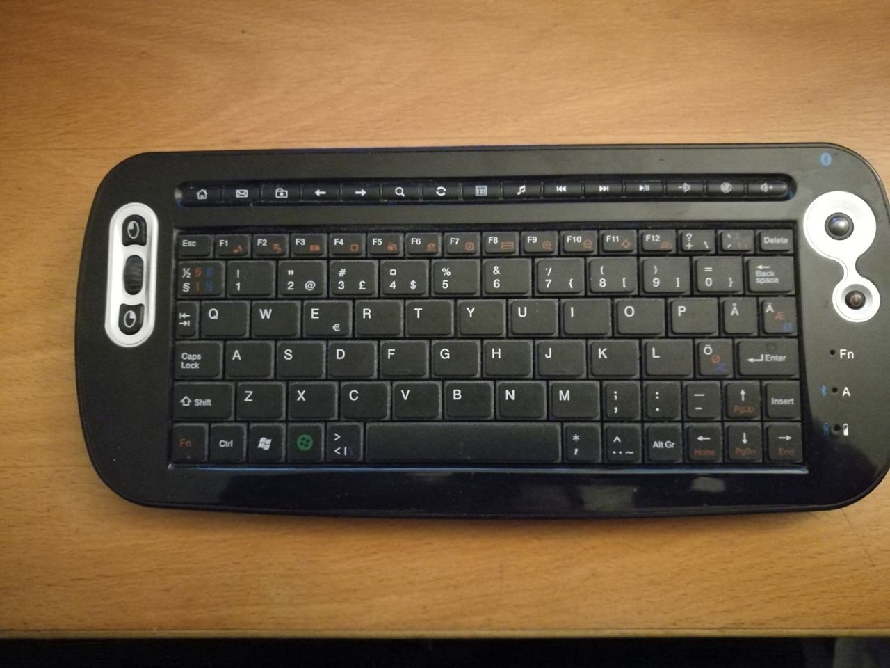 Exibel Bluetooth tastatur med innebygd mus | FINN.no Anker Bluetooth keyboard | FINN.no