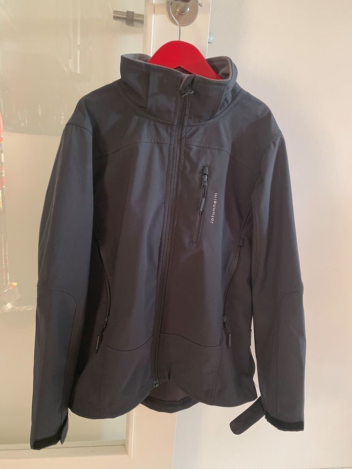 Ny softshell Kjøpe, selge og utveksle annonser finn den Haglöfs Softshell jakke Hood Dame str. M (Ny med merkelapper