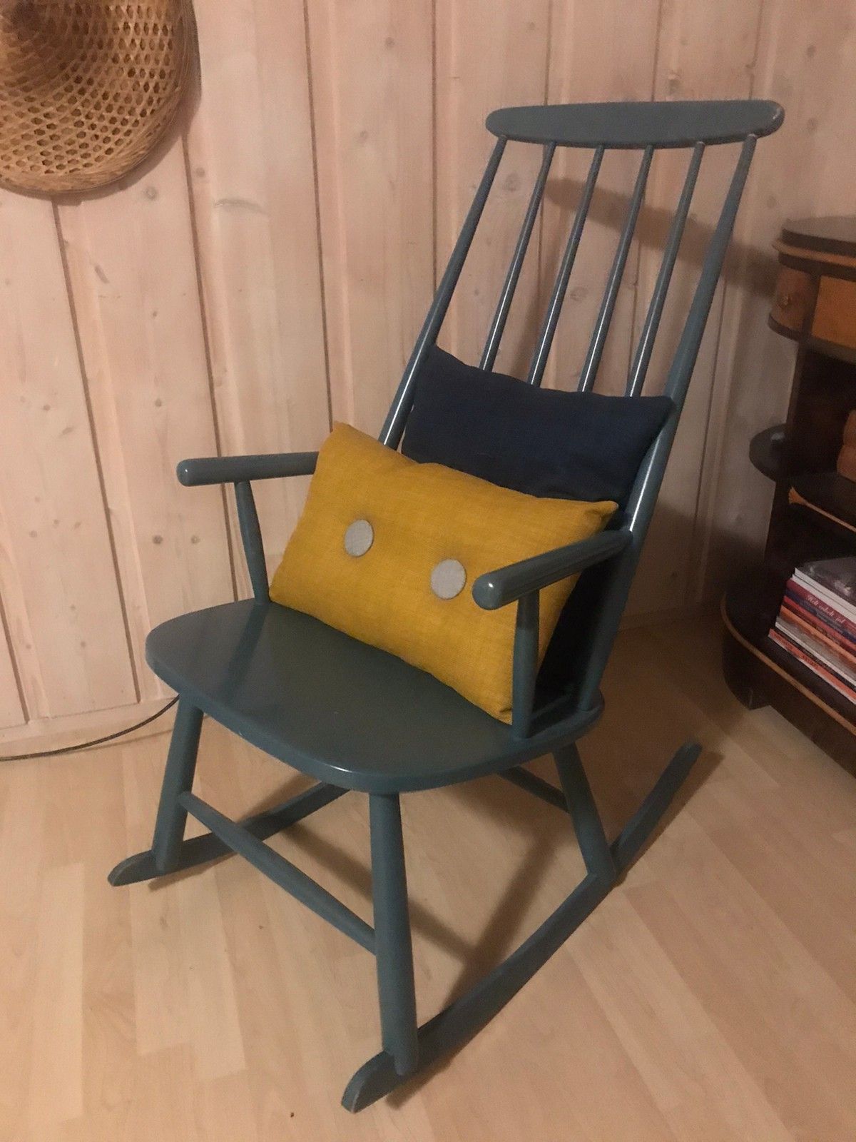 Retro gyngestol Kjøpe, selge og utveksle annonser finn den Retro gyngestol November 2020