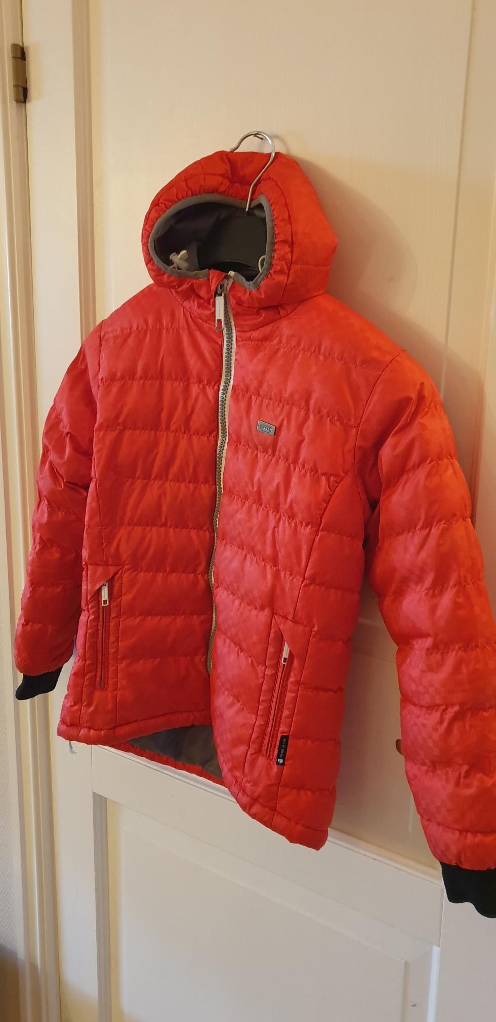Rød boblejakke fra Zara | FINN.no Rød boblejakke fra Zara | FINN.no