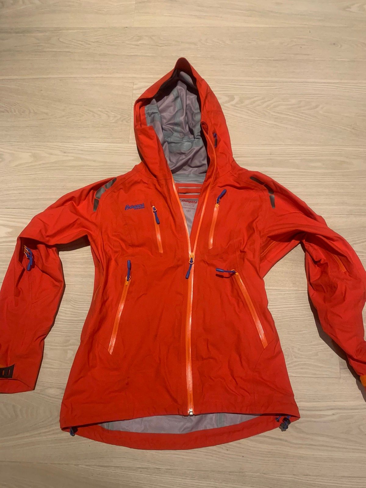 Bergans | FINN.no Bergans Glittertind skalljakke til salgs (Ny Pris!!) | FINN.no