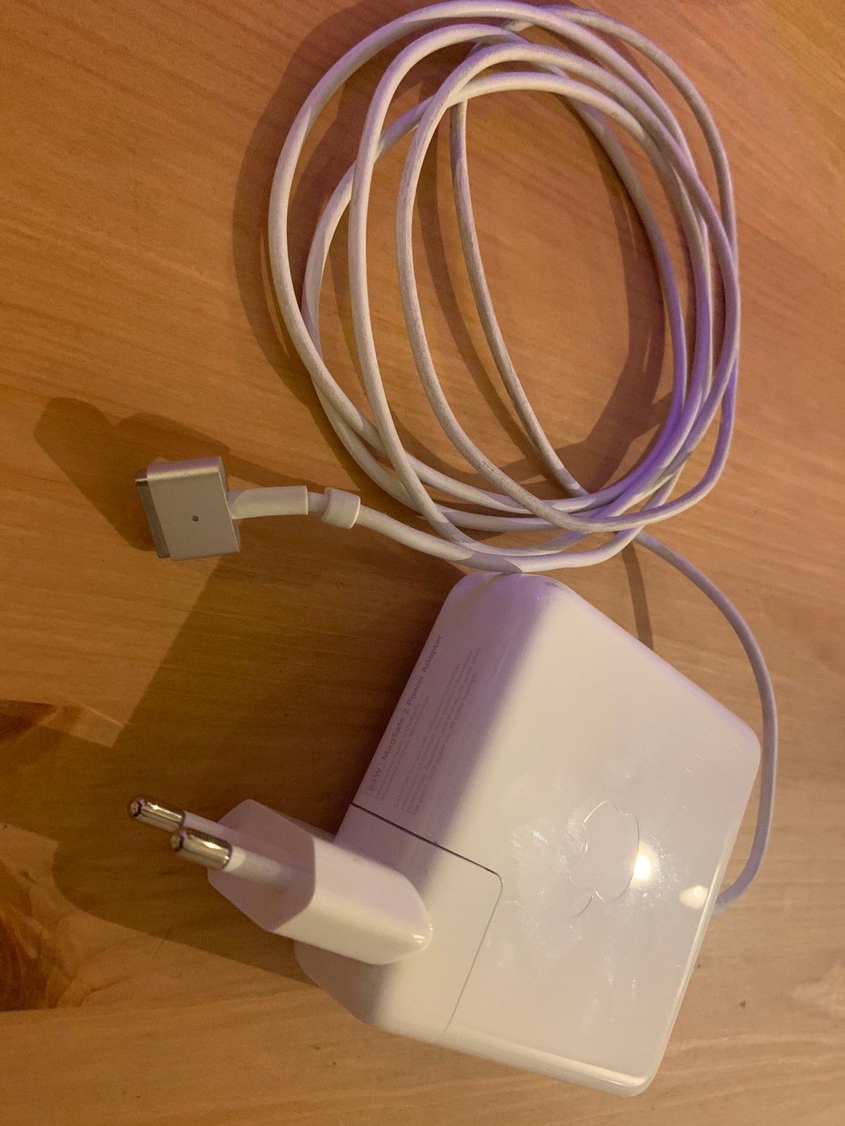 Apple 85W MagSafe 2 strømadapter (Mac lader) | FINN.no Apple 85W MagSafe 2 lader for MacBook Pro Retina | FINN.no