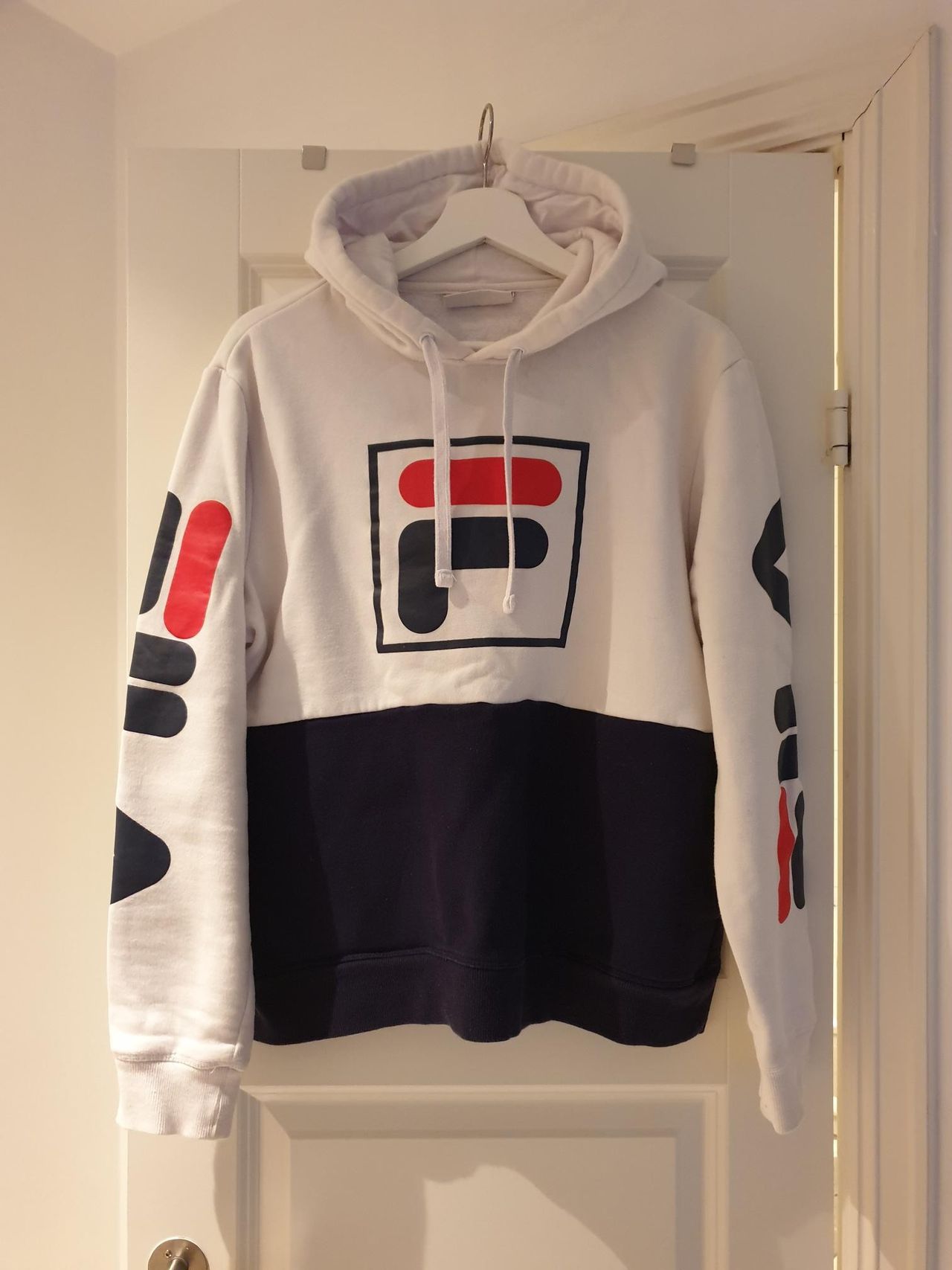 Nesten helt ny fila genser selges | FINN.no Kul Fila genser str S | FINN.no