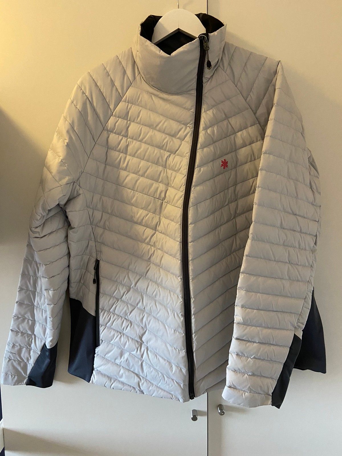 Dunjakke fra Áhkká str 50 *SOM NY* | FINN.no Tynn marineblå dunjakke, str 38, som ny | FINN.no