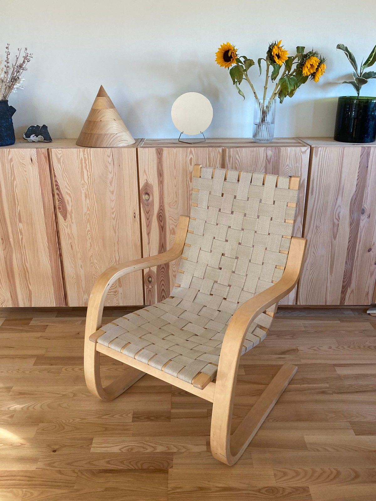 Alvar Aalto lenestol 406 med beige flett reservert | FINN.no Reservert! Gyngestol | FINN.no