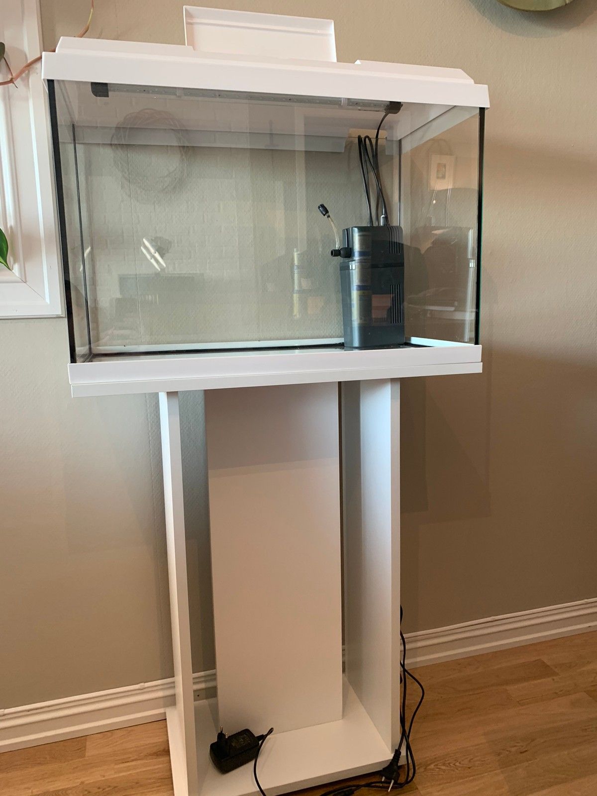 Juwel Primo 70l akvarium | FINN.no Akvarium 70 L pent brukt med alt utstyr | FINN.no