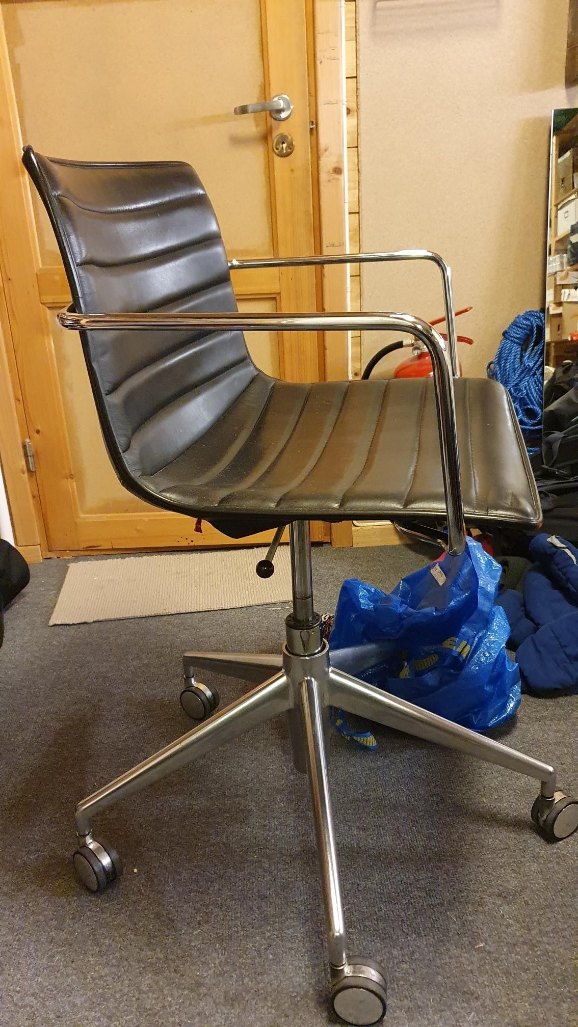 Designstol Kjøpe, selge og utveksle annonser finn den Designstoler selges billig.