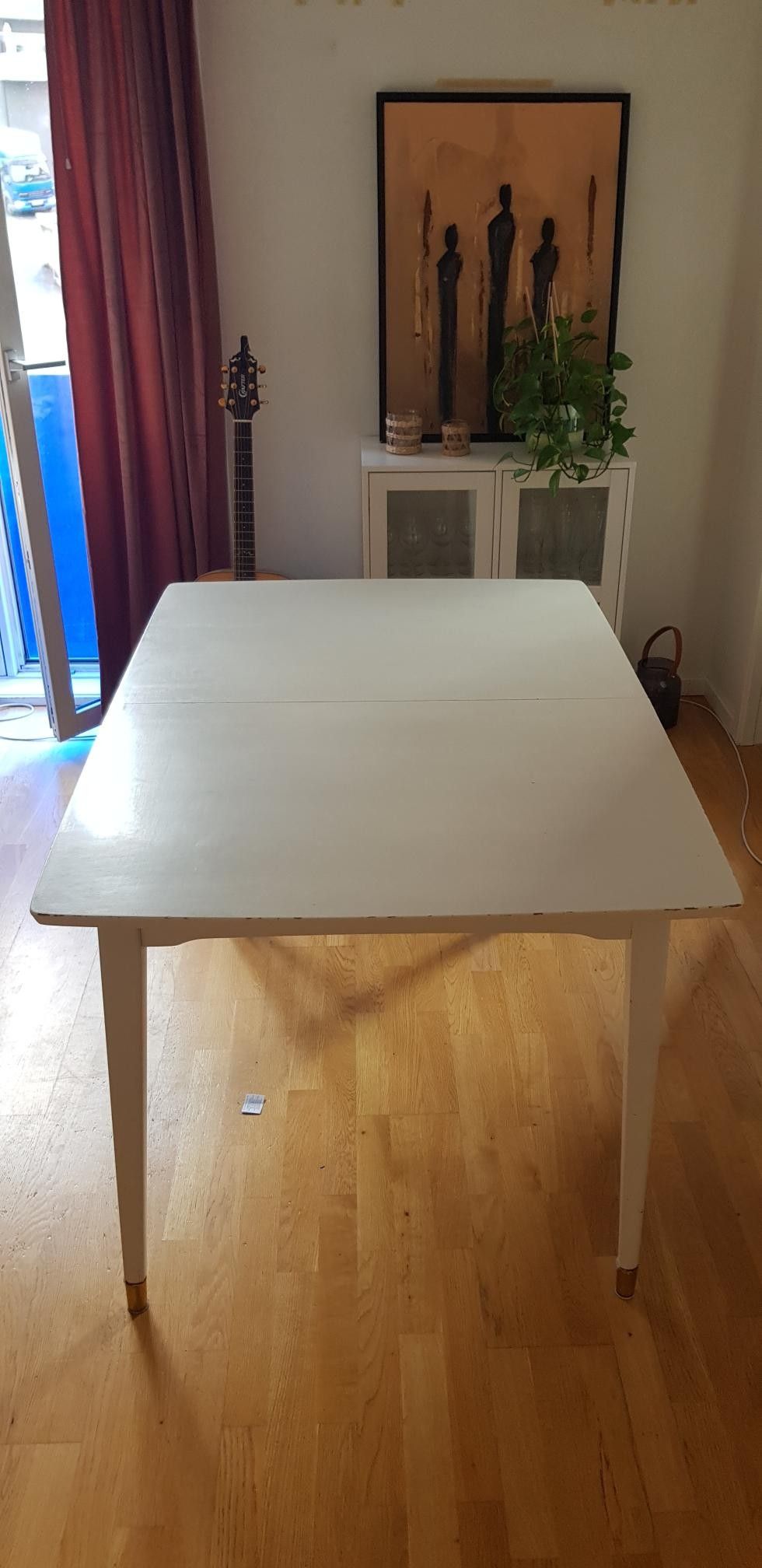 Bord og fire stoler | FINN.no Bord og fire stoler | FINN.no