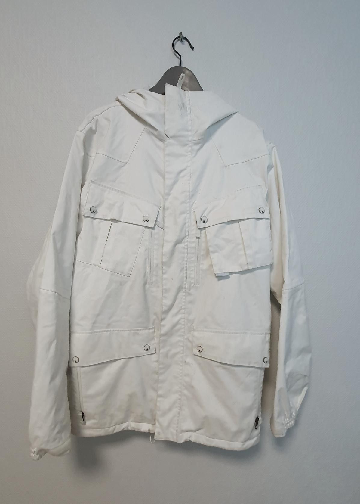 Burton Ski Snowboard Jakke str L hvit | FINN.no Burton Ski Snowboard Jakke str L hvit | FINN.no