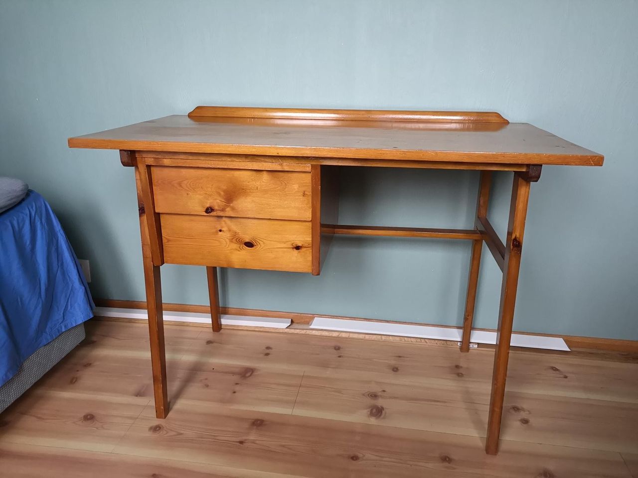 Fint skrivebord Kjøpe, selge og utveksle annonser finn den Furu skrivebord Kjøpe, selge og utveksle annonser finn den
