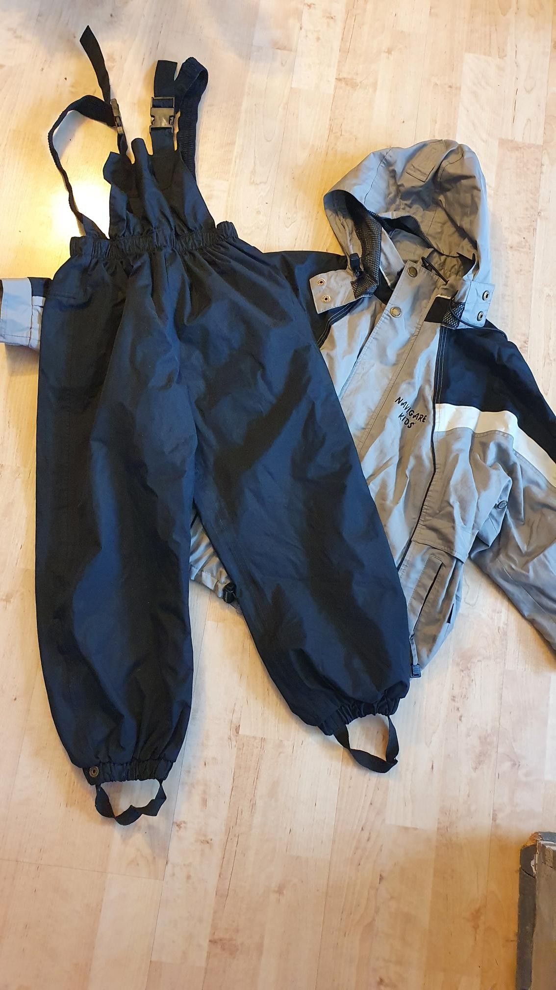 Navigare regnsett str 122 | FINN.no Navigare skiklær (jakke+bukser) til barn (str 6 år) | FINN.no