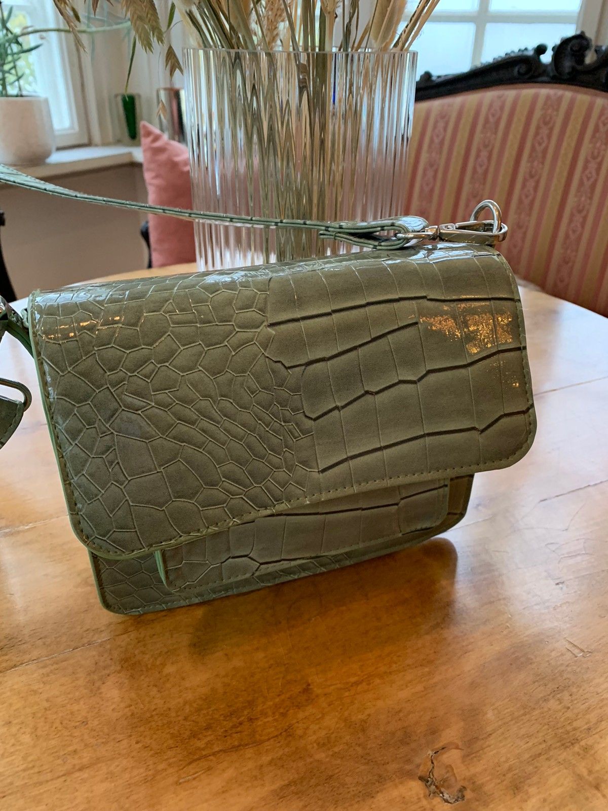 Hvisk veske Cayman pocket dusty green | FINN.no Hvisk veske | FINN.no