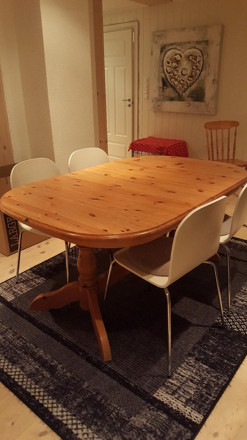 Spisebord med stoler | FINN.no 3 design stoler og bord fra møbelgalleriet | FINN.no