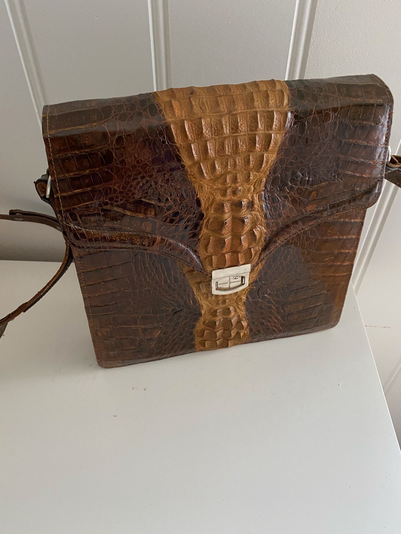 Krokodille Kjøpe, selge og utveksle annonser finn den Vintage veske i krokodille skinn med gullenke | FINN.no