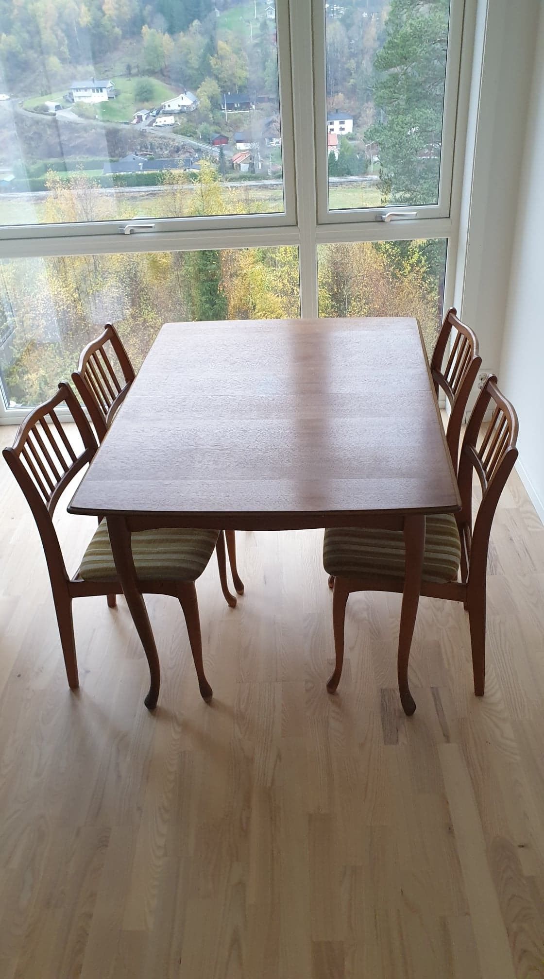Retro teak spisestue med 6 stoler | FINN.no Teak spise stue stol | FINN.no