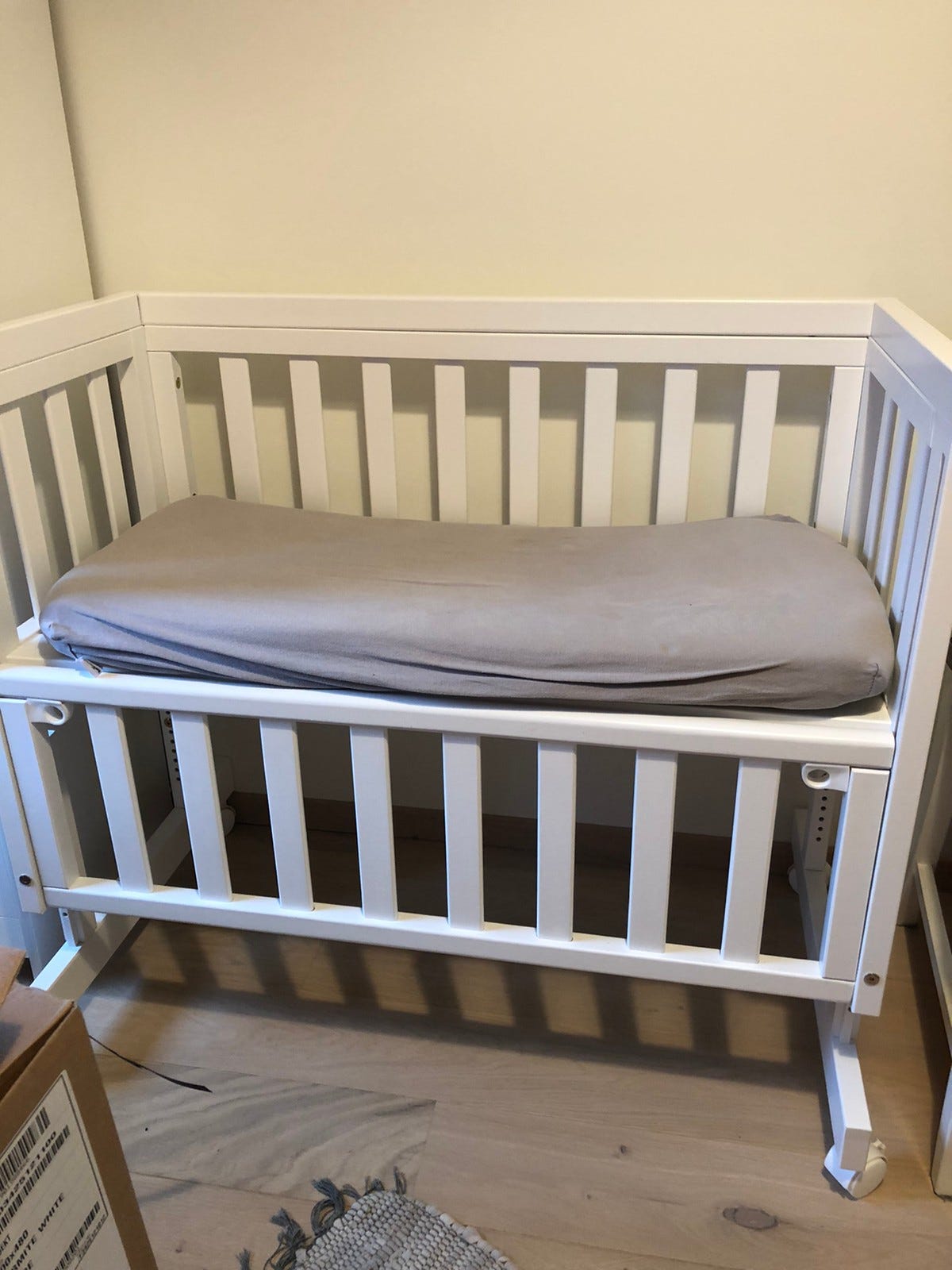 troll bedside crib two
