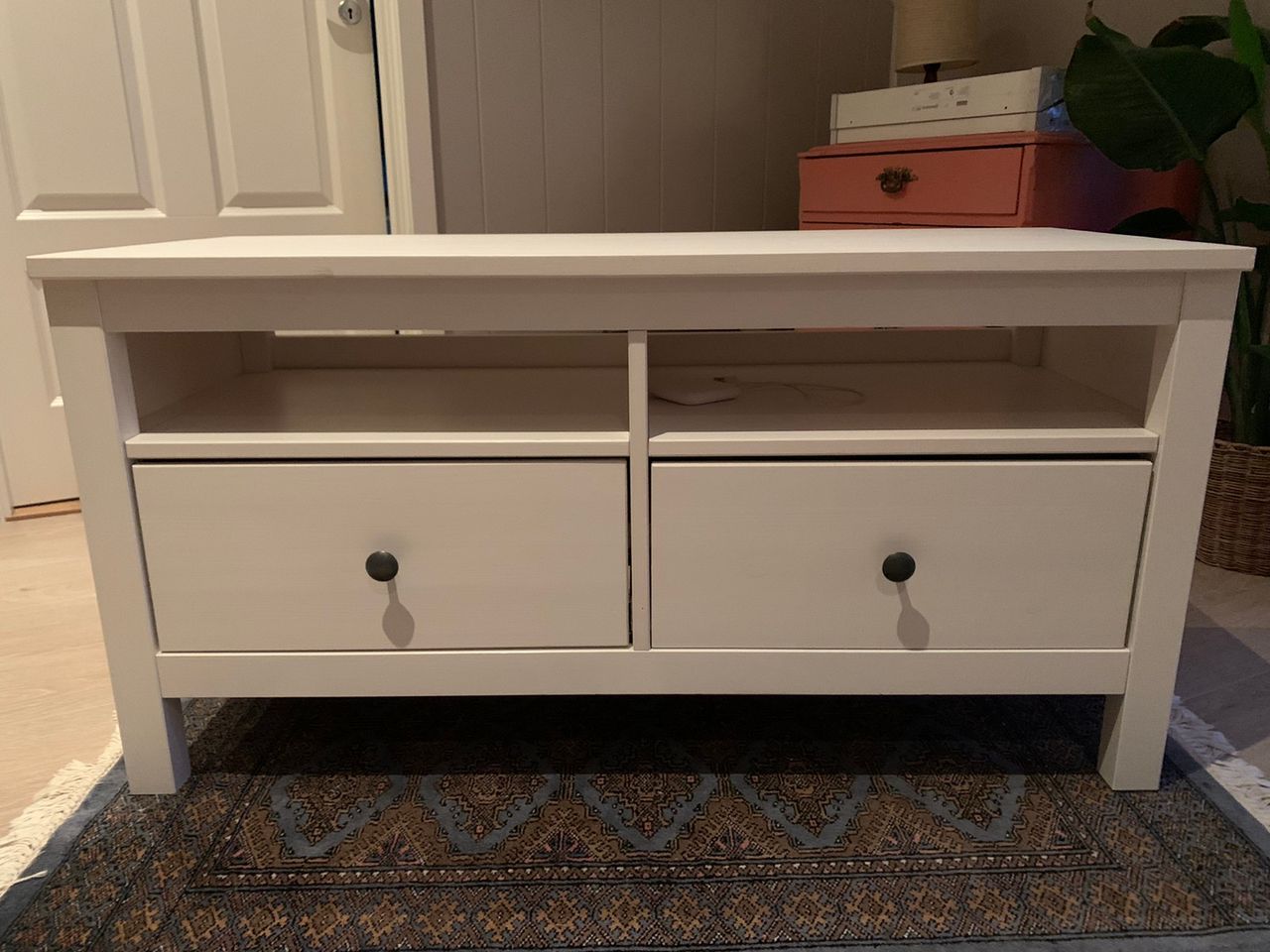 Ikea hemnes tv benk med 2 Kjøpe, selge og utveksle annonser Ikea hemnes tv benk med 2 Kjøpe, selge og utveksle annonser