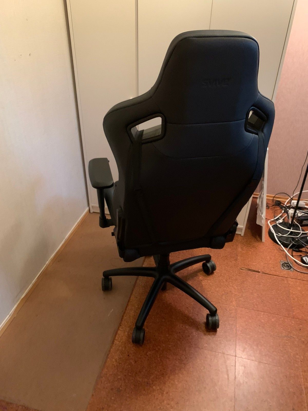 Gamingstol pent brukt Svive Lynx Tier 3 Sort LXL | FINN.no Gamingstol kontorstol meget bekvem mange innstillinger