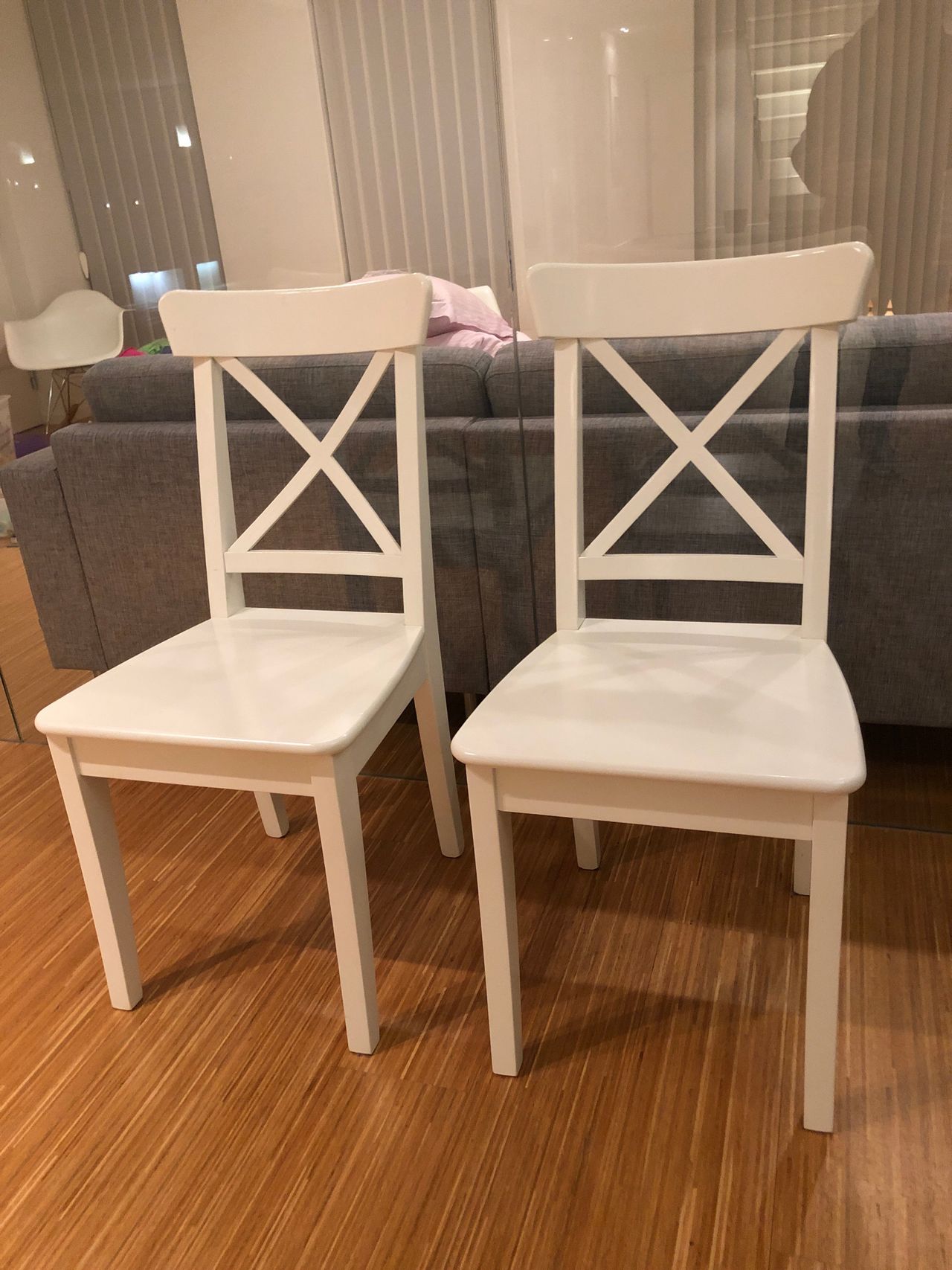 Stoler 2 stk lite Kjøpe, selge og utveksle annonser de Lite bord med 2 stoler Kjøpe, selge og utveksle annonser