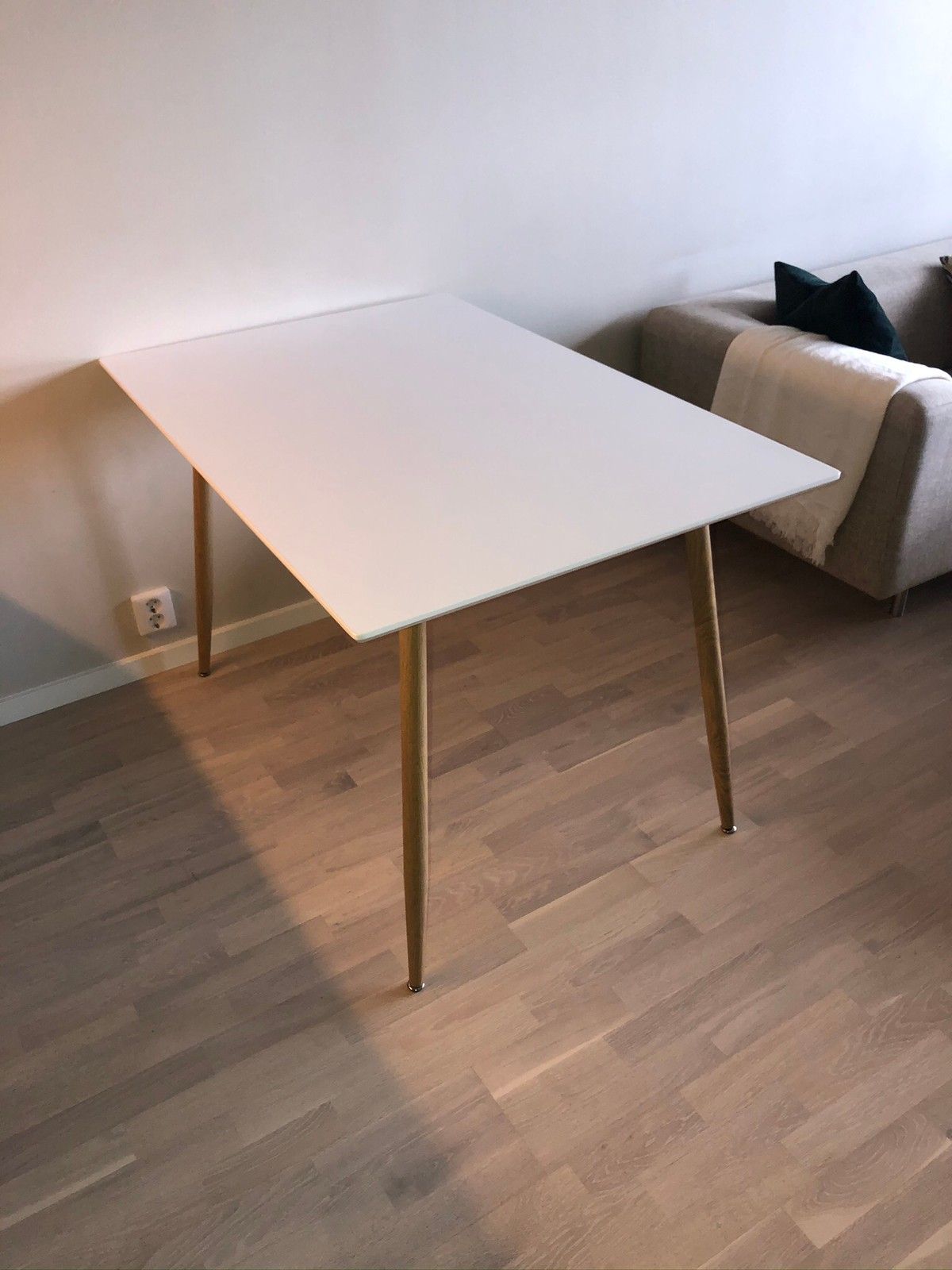 Bord + 4 stoler fra Ellos | FINN.no NORDFORM Spisegruppe Ruben og 4 stk Leone stoler Rosa