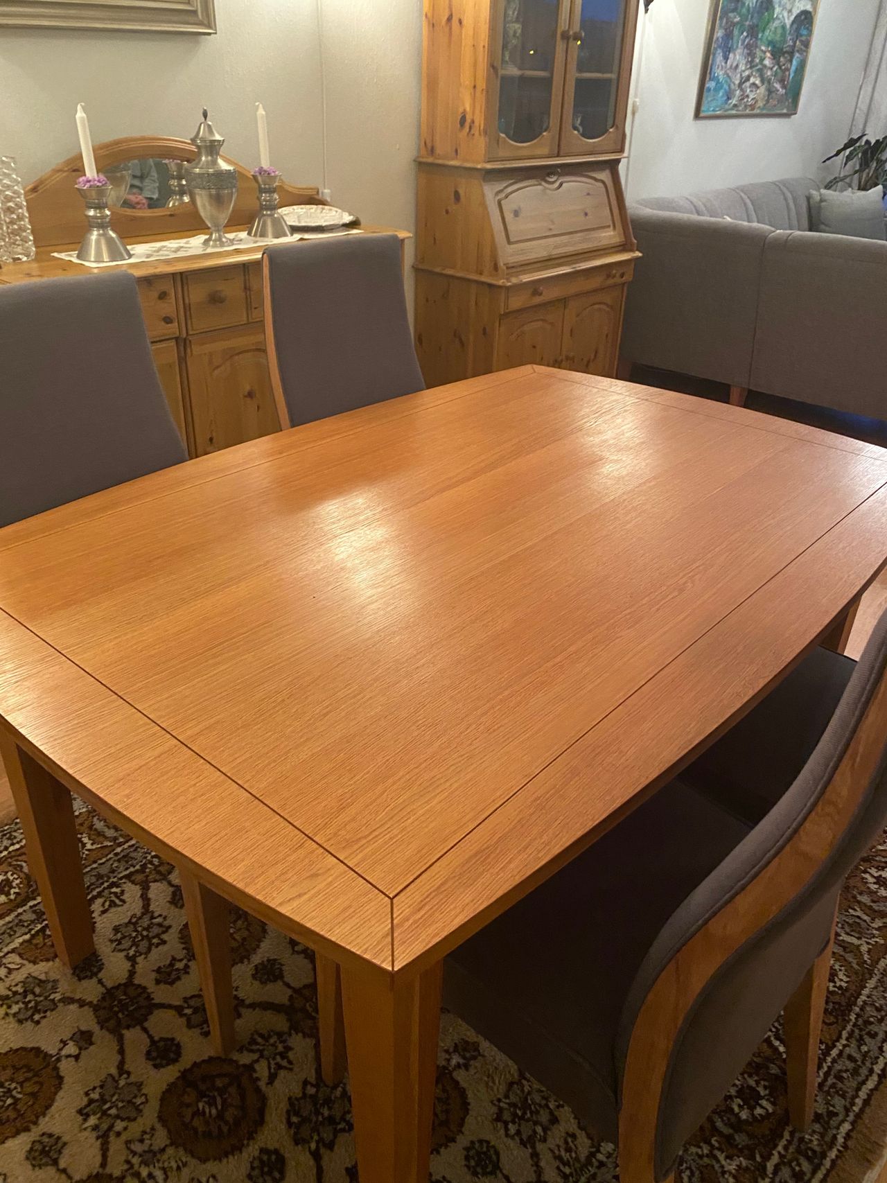 Spisebord med to klaffer og 6 stoler selges billig | FINN.no Spisebord med to klaffer og 6 stoler selges billig | FINN.no
