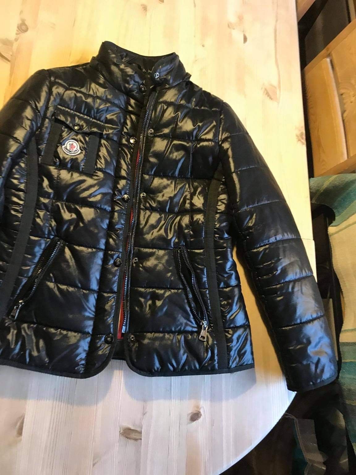 Moncler Kjøpe, selge og utveksle annonser gode tilbud og Gi bud! Moncler kåpe med avtagbar hette S4 | FINN.no