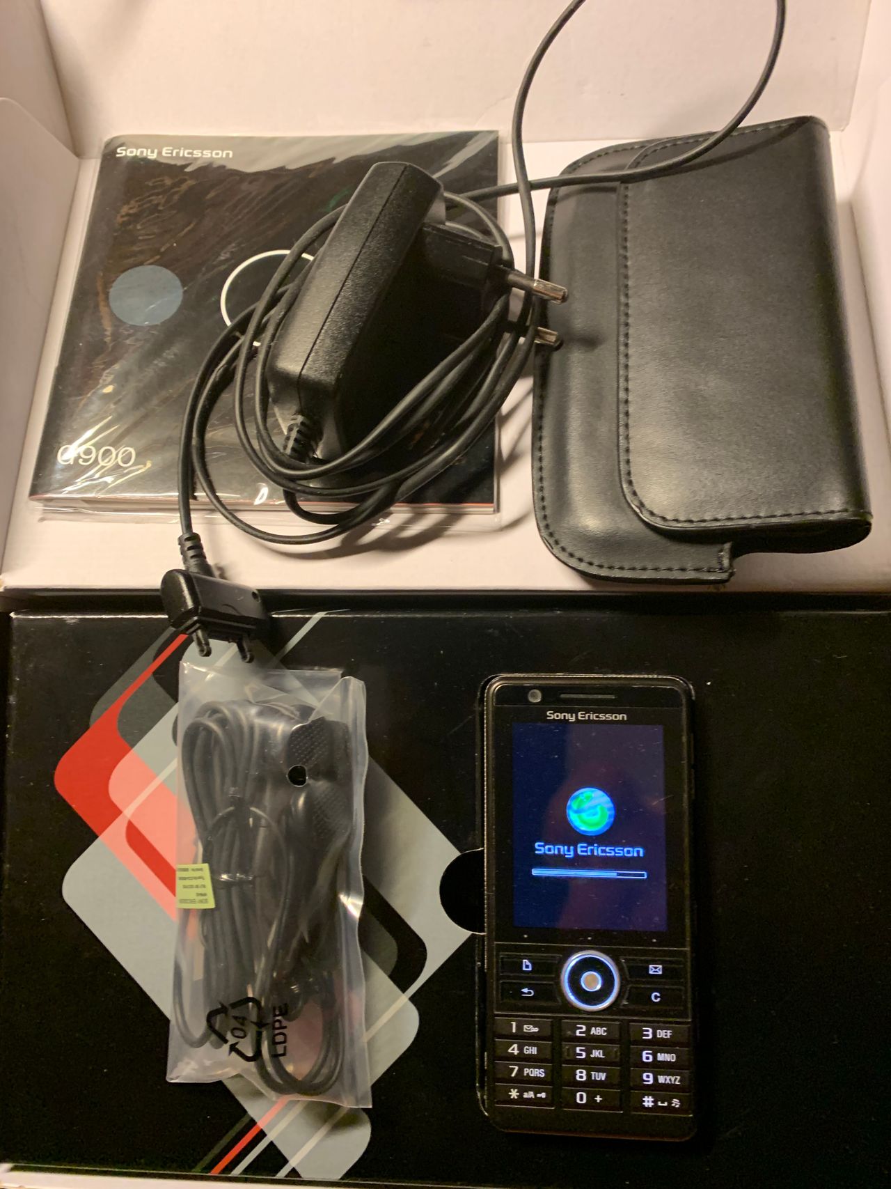 Sony Ericsson G900 mobiltelefon selges med lader | FINN.no Original lader Sony Ericsson CST15 | FINN.no
