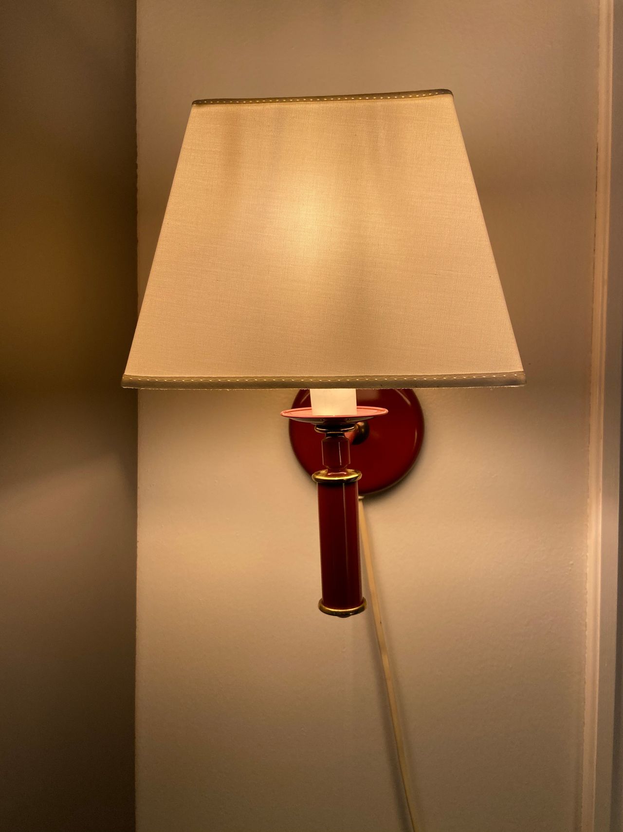 Retro vegglampe Kjøpe, selge og utveksle annonser finn den Retro lampett i teak med plastskjermer Epla