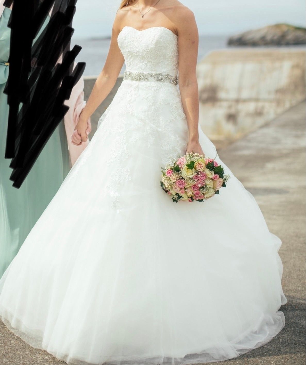 Pronovias Barcelona Brudekjole | FINN.no Pronovias Barcelona Brudekjole med kåpe | FINN.no
