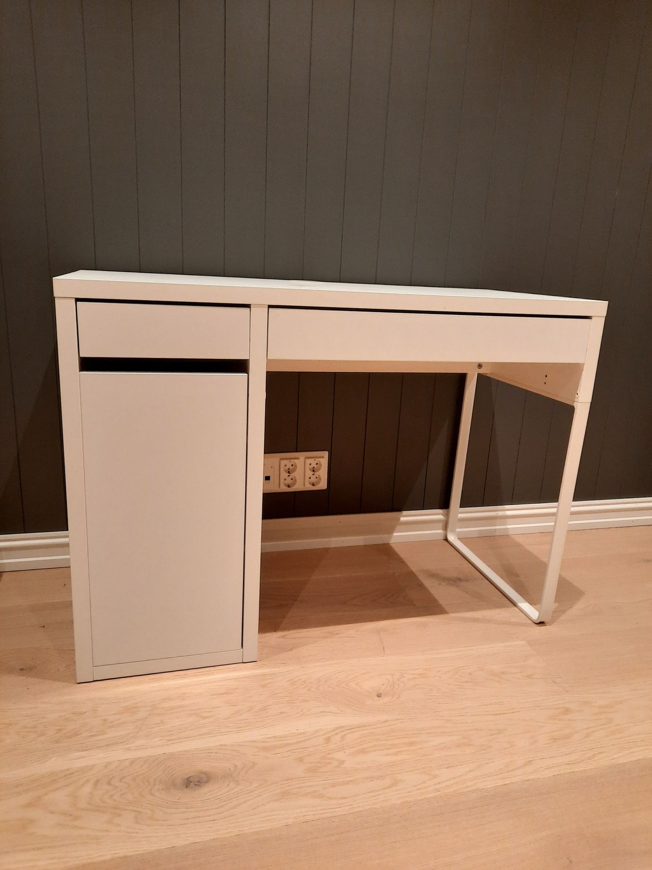 Micke skrivebord fra Kjøpe, selge og utveksle annonser de Skrivebord micke Kjøpe, selge og utveksle annonser finn