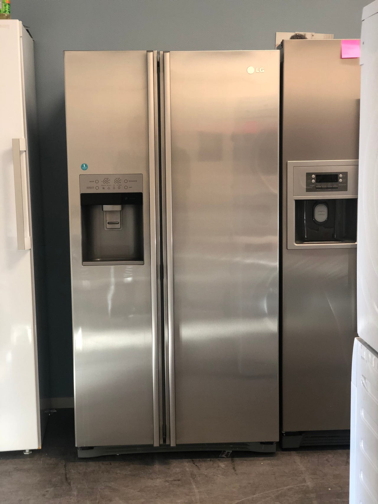 Vann isdispenser uten vanntilkobling Vann isdispenser uten vanntilkobling