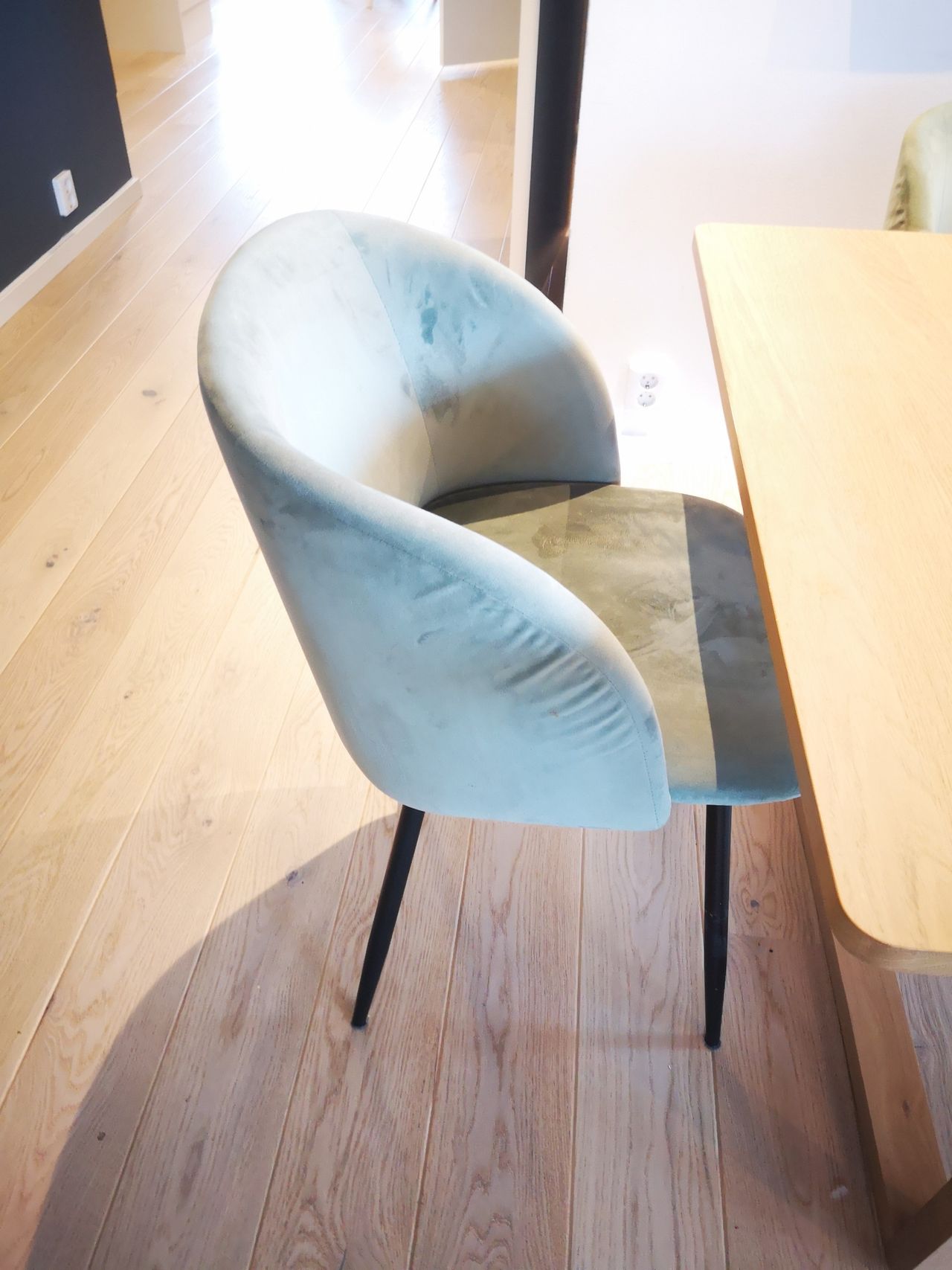 Grønne velour stoler fra Søstrene Grene | FINN.no 1 grønn Søstrene grene spisestuestol | FINN.no