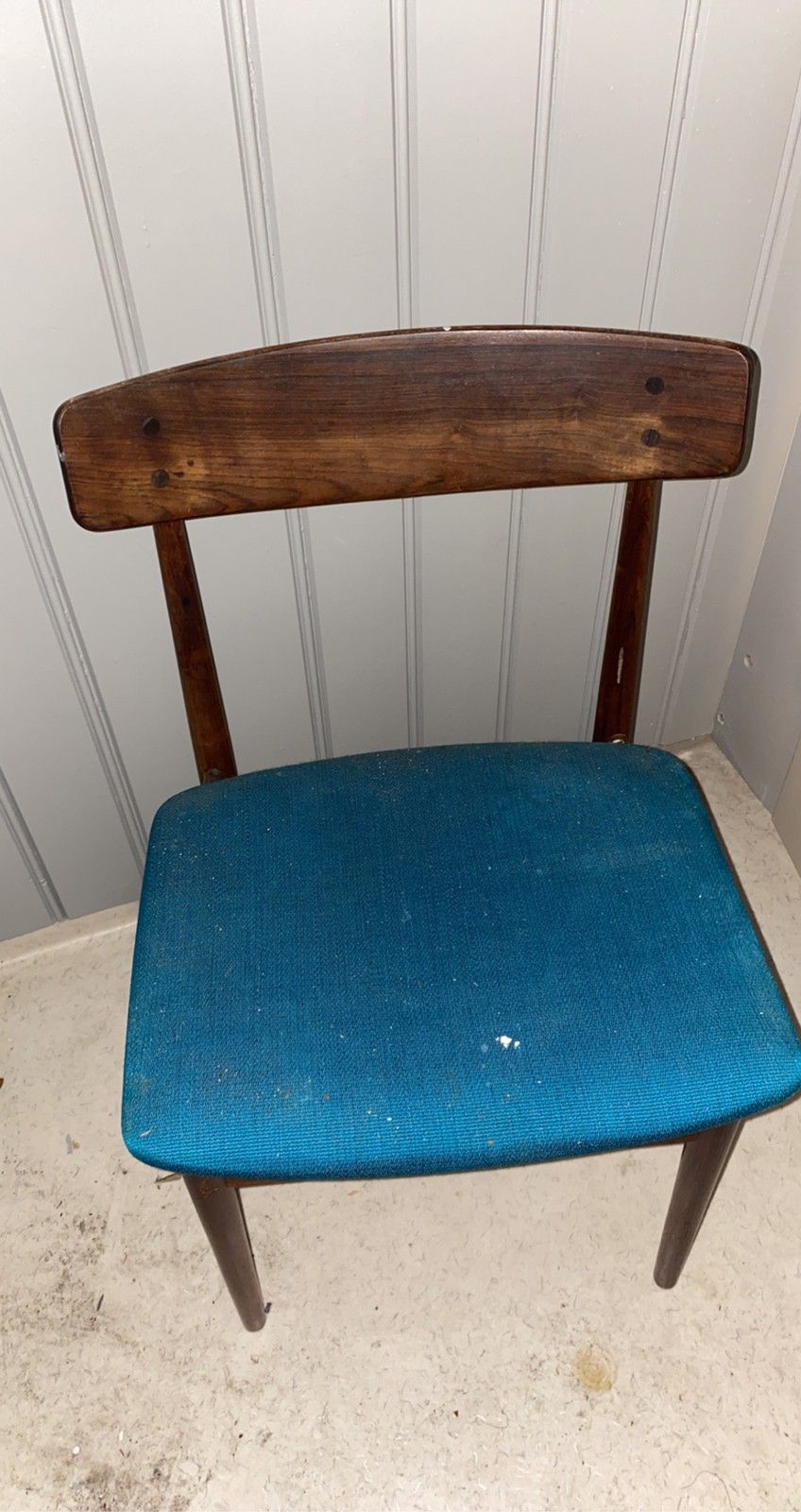 Retro stol og Kjøpe, selge og utveksle annonser finn den Hel og fin stol, trukket med brunt kunstskinn | FINN.no