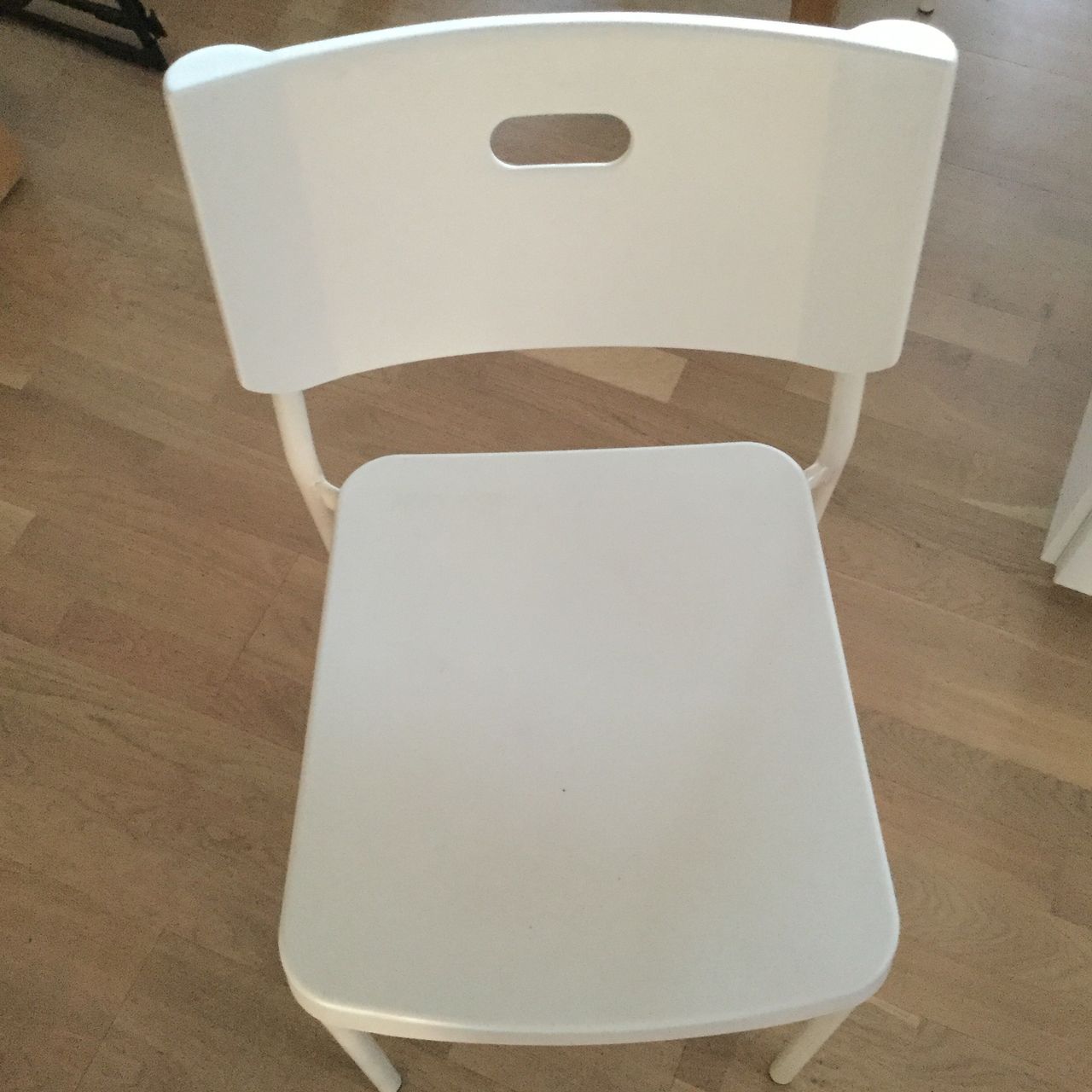 3 hvite ikea stoler gis bort | FINN.no 2 stykk IKEA stoler gis bort | FINN.no