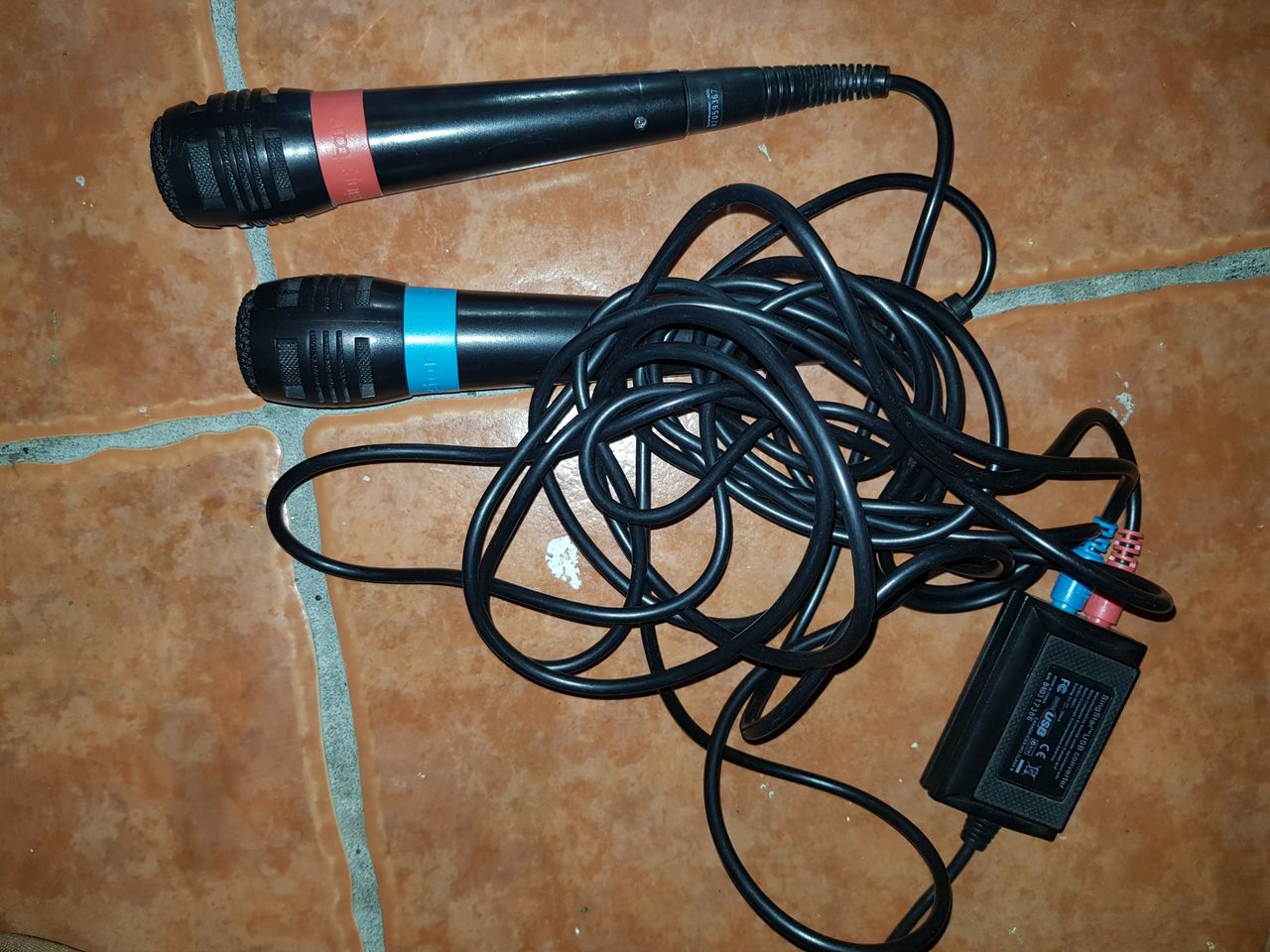 Singstar mikrofoner PS2 | FINN.no Singstar mikrofon | FINN.no
