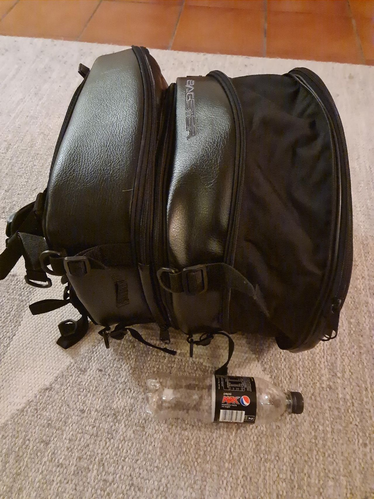 2 Bagster tankvesker (1 sett) | FINN.no Tøff sissybar eller handlebar veske | FINN.no