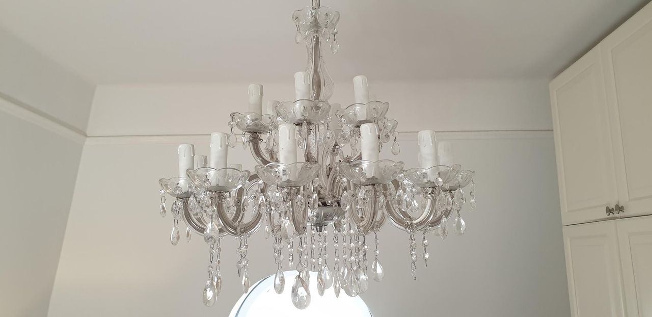 Krystallkronelysekroneprismekrone 12 pluss 6 lamper | FINN.no Krystallkronelysekroneprismekrone 12 pluss 6 lamper | FINN.no