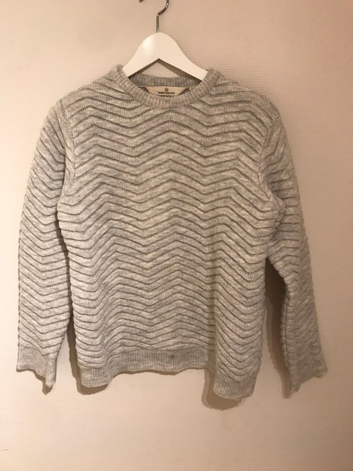 Basic Apparel Nila genser | FINN.no Basic Apparel Nila genser | FINN.no