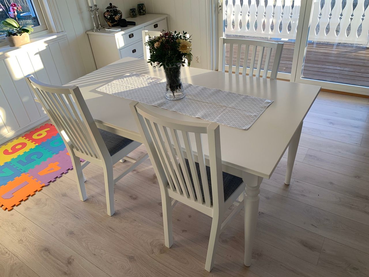 Lite og pent Kjøpe, selge og utveksle annonser finn den Lite brukt spisebord med Kjøpe, selge og utveksle annonser
