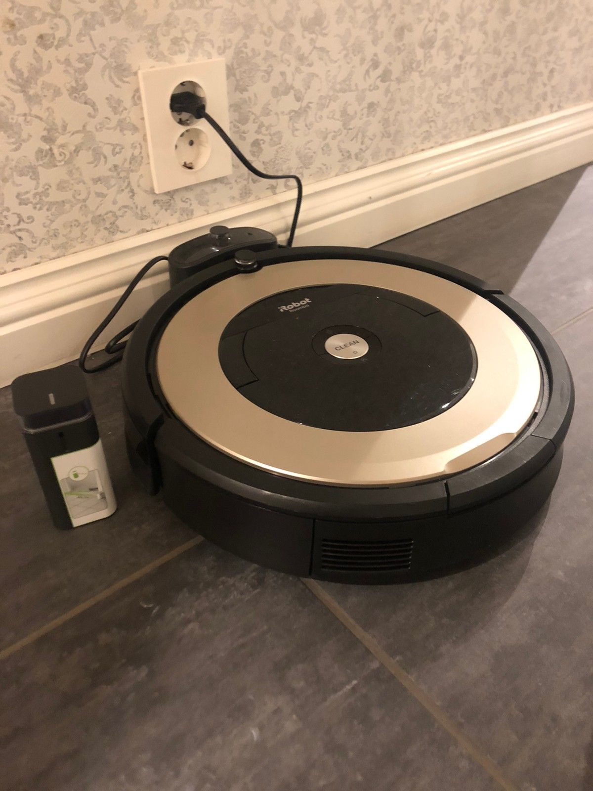 I Robot Roomba Støvstuger | FINN.no iRobot Roomba 891 robot støvsuger | FINN.no