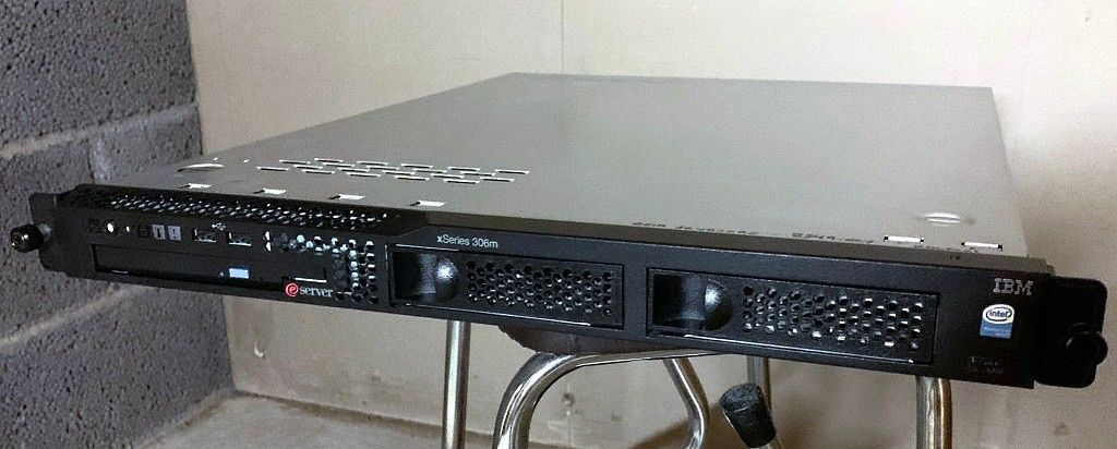 Ibm® Kjøpe, selge og utveksle annonser gode tilbud og priser nonopbekant arbeidsbord svartbeiset